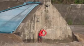 Rescue team use drone to deliver life belts to stranded anglers in China