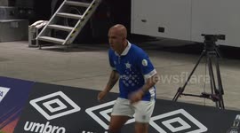Di Canio's vigorous warm up raises eyebrows