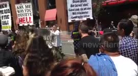 Comic-Con San Diego 2017 : Day 4 - Street Preacher Vs People