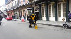 Street performer brings Transformers' Bumblebee robot to life