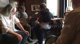Liam Gallagher in impromptu jam session at Irish pub