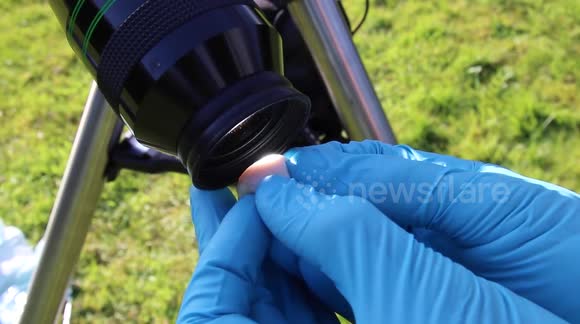 TV Astronomer shows the dangers of staring at the sun