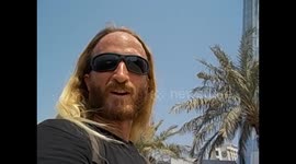 Bahrain. Baréin. Manama. Manama centre. Edificio con energía eólica, hélices. 2016