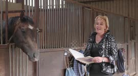 Racehorse trainer sings OPERA to her horses