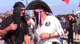 Pirates of Penzance: 14,000 take over Cornish town