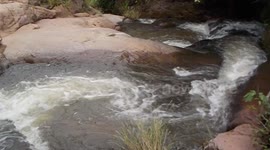 Malawi. Livingstonia (2) Río que alimenta catarata Manchewe fall. 2016