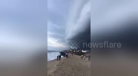 Incredible Tsunami Cloud Rolling in!