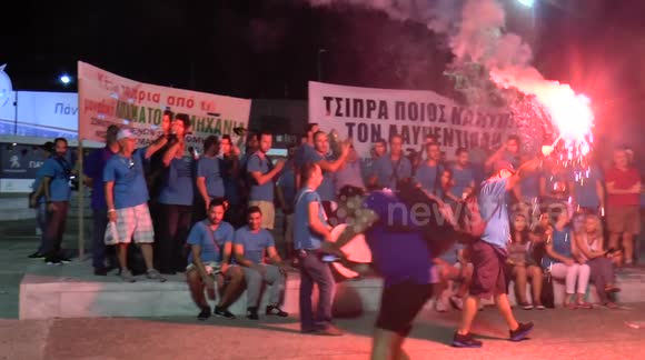 Anti austerity protesters storm Thessaloniki international fair