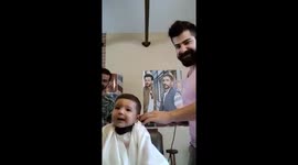 Baby enjoy his first haircut and really likes it