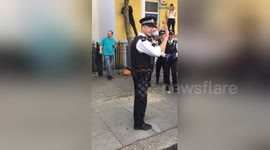 Newsflare Edit - Dancing Police Officer - Notting Hill Carnival 2017 - Official Long Version