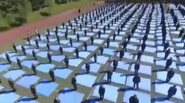 Thousand of university freshmen fold quilts on military training