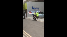Construction workers fight over parking in London 