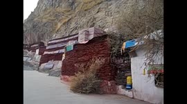 Tibet. Lhasa II. (6) Chagpo Ri. Relieves en la roca pintados. Painted rock carvings. 2015