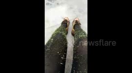 湖南湘潭：美女穿丝袜上山采蘑菇  结果很悲催