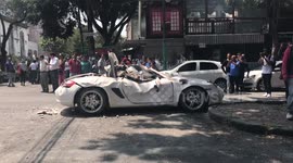 Flattened neighbourhoods in Mexico begin cleanup operation