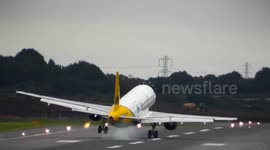 Passenger Plane Struggles to Land in Strong Winds in Birmingham