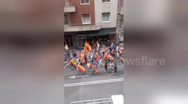 Mob confronts pair carrying Catalan independence flag