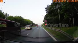 wiozą czołgi - patrz na lewy pas (Take tanks - look at the left lane)