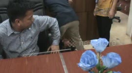 Illegal immigrants fainted at the immigration office