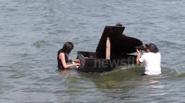Piano lady in the East River