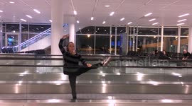 DANZANDO IN AEROPORTO