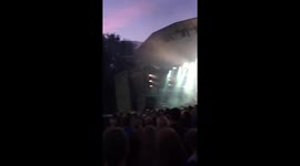 Ricky Wilson stops Kaiser Chiefs Concert and goes on a massive rant !