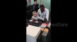 Adorable moment BA staff allow UK kids to send bags onto conveyor belt