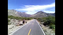 México. Real de 14 a Estación 14. Trayecto en Willy 4x4 de los 50. 2014. Toma (2)