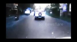 SUV blocks ambulance carrying sick baby for 15 minutes