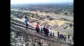 México. Teotihuacan. Vistas de la calzada de los muertos, templo de la Luna y Pirámide del Sol. 2014