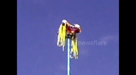 México. Veracruz. El Tajín. Flying dance. 2. Danza de los Voladores. Preparando cuerdas. Preparing ropes.  2014