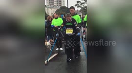 Paralysed fundraiser Claire Lomas completes Great South Run