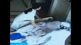 海宁  医生托举胎头半小时 脐带脱垂胎儿安全降生