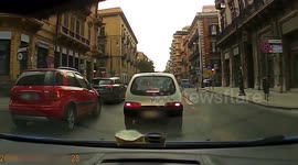 Nice POLICE arrest caught on dash cam in Palermo. Arresto in diretta !!! Palermo via Roma.