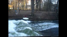 Germany. Munchen. Alemania. Múnich. Englischer Park. Surf en canal (1)