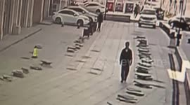 大连  路上掉落1700元 幸运找回分文不少