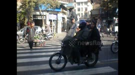 Iran. Tehran. Crossing a bussy, dangerous street road full of traffic. Irán. Teherán. Cruce peatonal suicida.