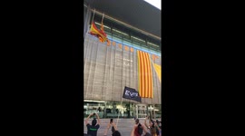 Crowd watches Girona council removing Spanish flag from building