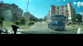 Helping a woman with a broke car in middle of the trafic