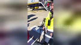 Newsflare Edit - Ryanair Sucks