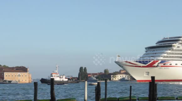 Tugboat pulls cruise ship into Venice earlier this year