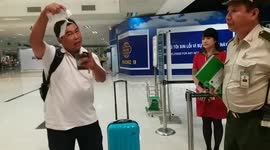 Airport worker tears up passenger's ticket after he missed flight