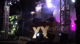 Jamie xx and Four Tet play Jungle Beach Party