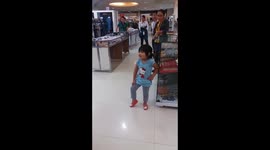Toddler brings supermarket to a standstill with adorable dance moves