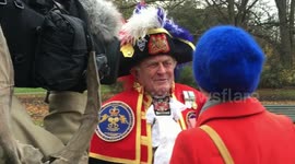 Prince Harry and Meghan Markle hear joyful proclamations by Royalist Town Crier (3/3)