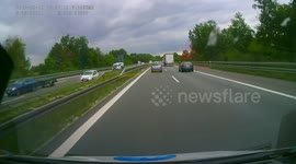 Truck overtaking prohibition and prohibition of overtaking by continuous line