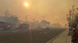 Firefighters battle blaze in smoke-filled Ventura County