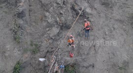 Stomach-turning footage of earthquake recovery abseiling team hard at work on cliffs above Kaikoura