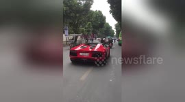 Lamborghini driver can't beat traffic