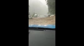 Автомобили попавшие под селевый поток